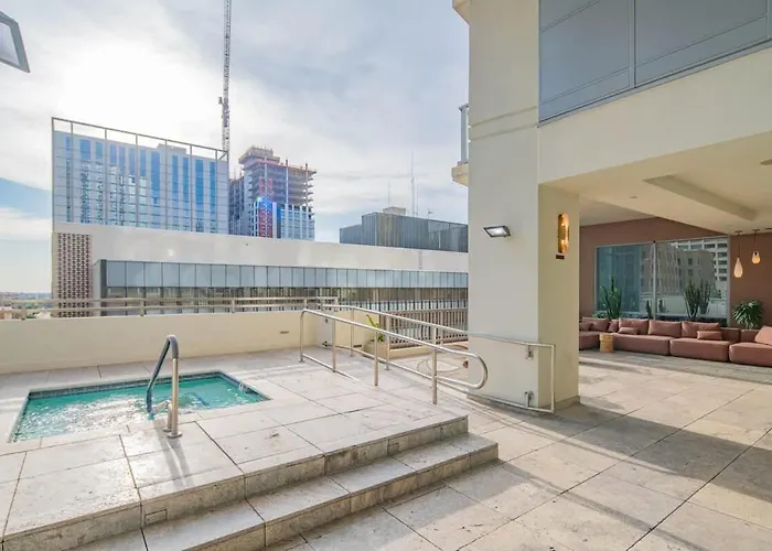 Apartment Upscale Phx Pool Gym Balcony Wd Parking *