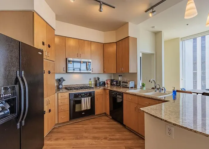 Upscale Phx Pool Gym Balcony Wd Parking Apartment Phoenix