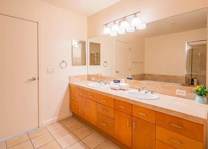 Upscale Phx Pool Gym Balcony Wd Parking Apartment Phoenix