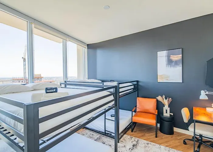 Upscale Phx Pool Gym Balcony Wd Parking Apartment