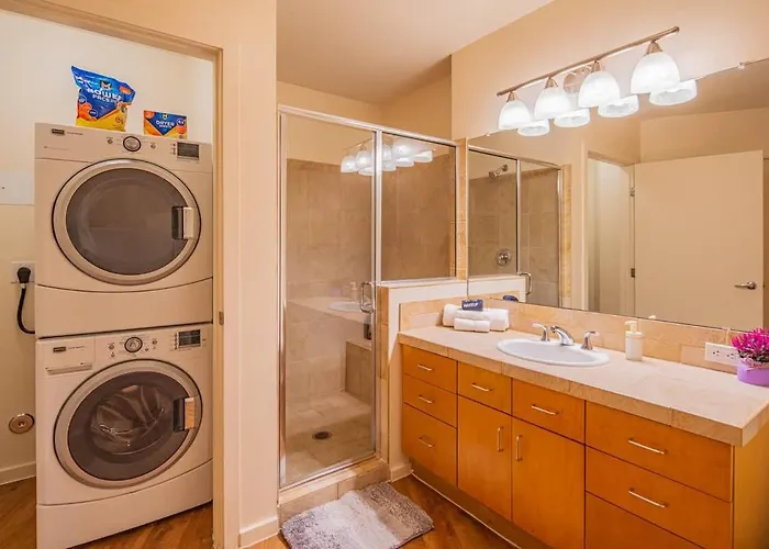 Upscale Phx Pool Gym Balcony Wd Parking Apartment *